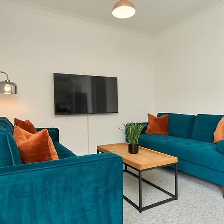Beautiful 3 Bed Apartment In Bonchurch - Nr Ventnor - Large Outside Terrace & Parking - Dog Friendly - The Perfect Choice For Couples, Friends, Families - 5 Mins To Beach Exteriör bild