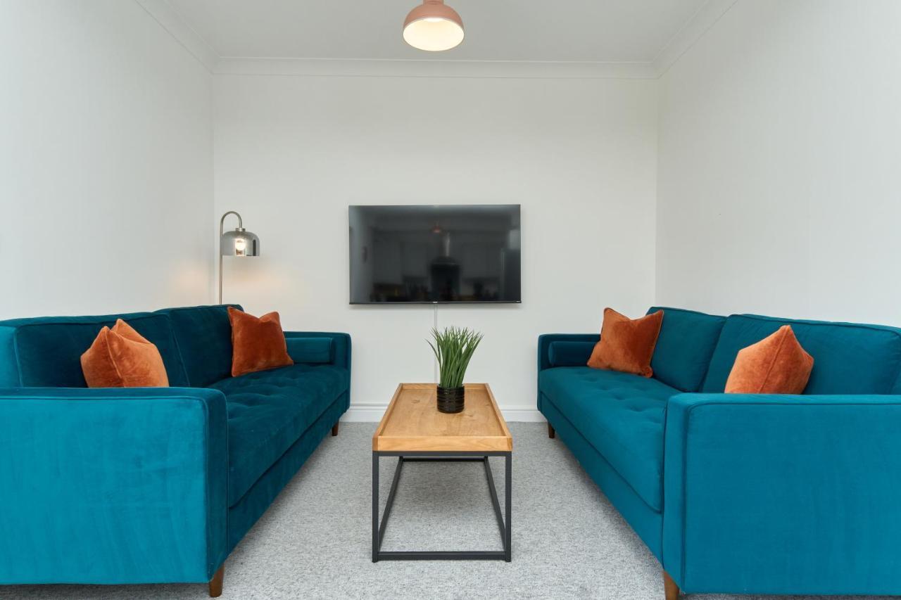 Beautiful 3 Bed Apartment In Bonchurch - Nr Ventnor - Large Outside Terrace & Parking - Dog Friendly - The Perfect Choice For Couples, Friends, Families - 5 Mins To Beach Exteriör bild