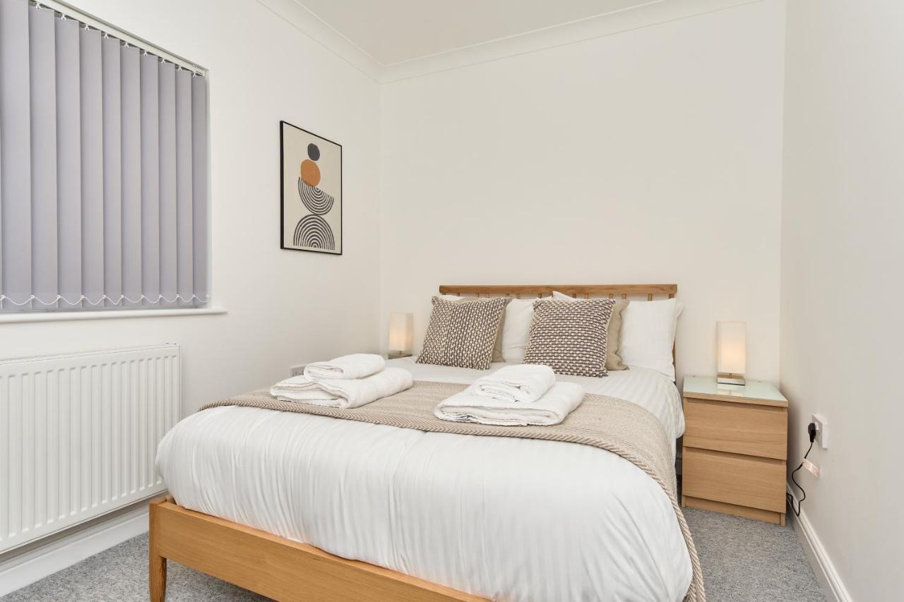 Beautiful 3 Bed Apartment In Bonchurch - Nr Ventnor - Large Outside Terrace & Parking - Dog Friendly - The Perfect Choice For Couples, Friends, Families - 5 Mins To Beach Exteriör bild