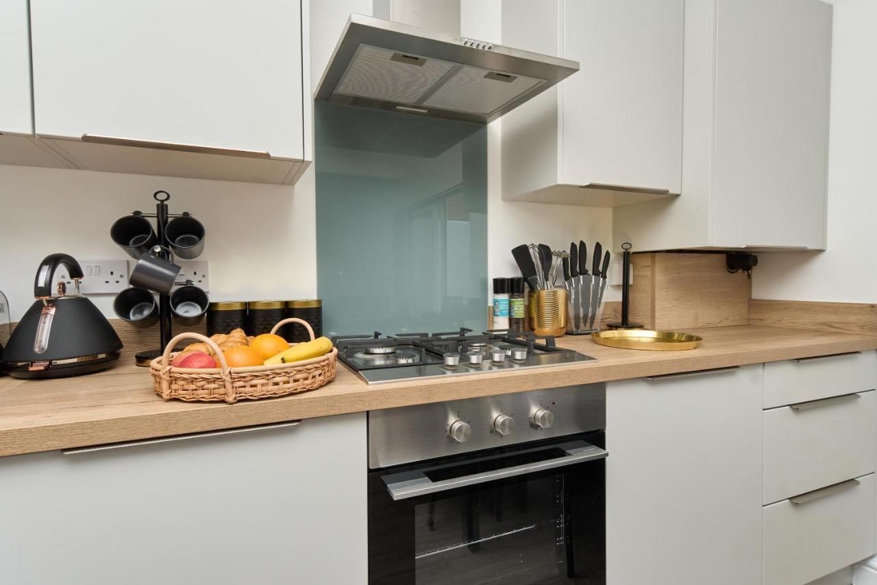 Beautiful 3 Bed Apartment In Bonchurch - Nr Ventnor - Large Outside Terrace & Parking - Dog Friendly - The Perfect Choice For Couples, Friends, Families - 5 Mins To Beach Exteriör bild