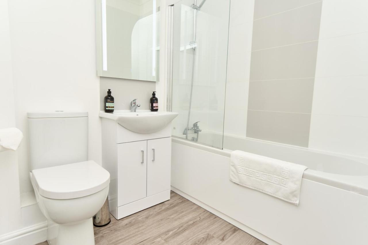Beautiful 3 Bed Apartment In Bonchurch - Nr Ventnor - Large Outside Terrace & Parking - Dog Friendly - The Perfect Choice For Couples, Friends, Families - 5 Mins To Beach Exteriör bild