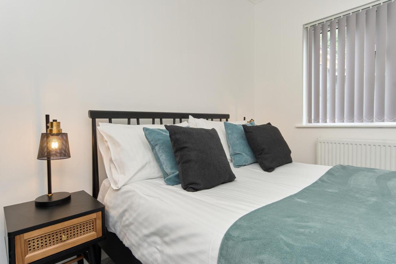 Beautiful 3 Bed Apartment In Bonchurch - Nr Ventnor - Large Outside Terrace & Parking - Dog Friendly - The Perfect Choice For Couples, Friends, Families - 5 Mins To Beach Exteriör bild