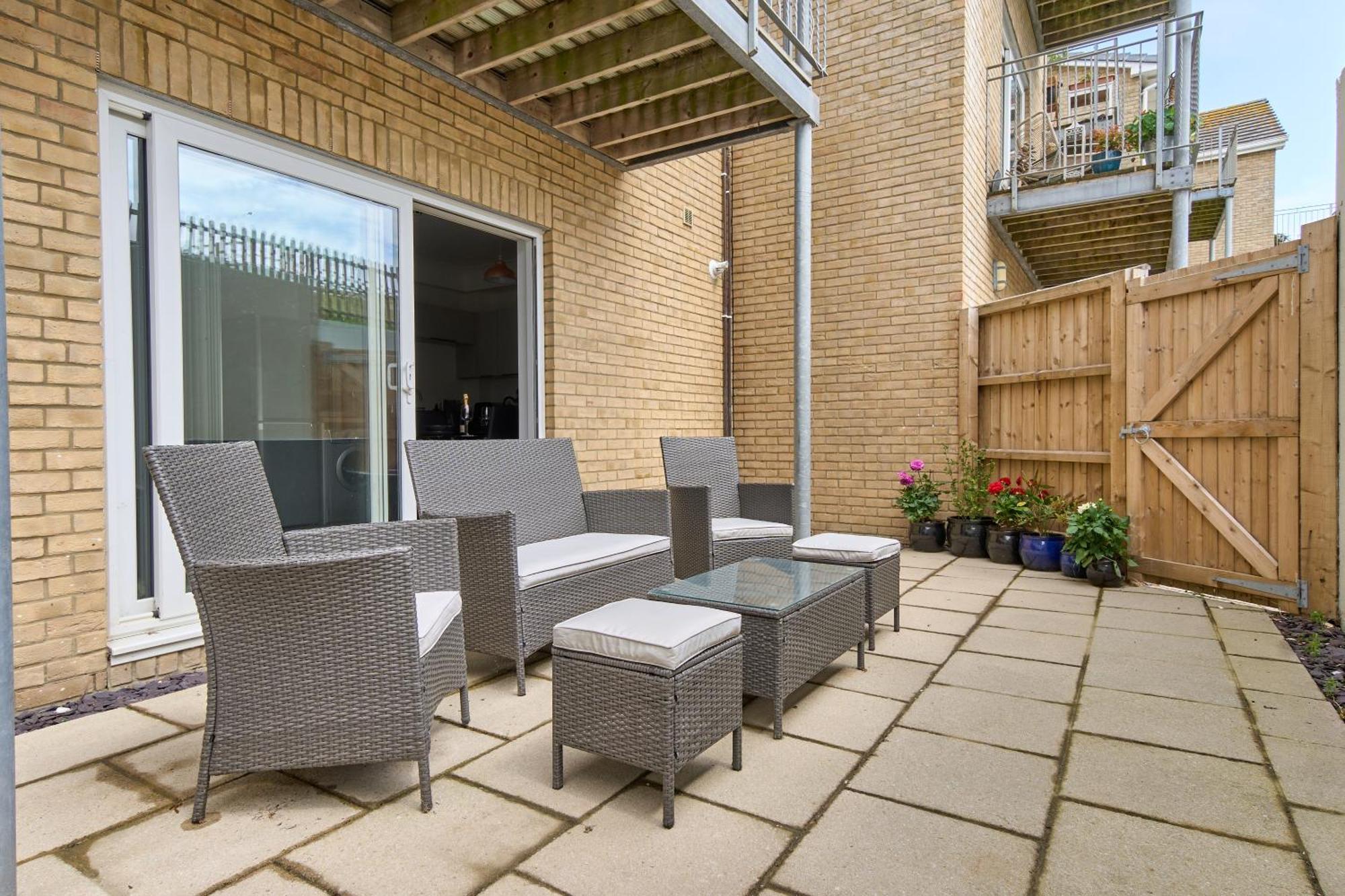 Beautiful 3 Bed Apartment In Bonchurch - Nr Ventnor - Large Outside Terrace & Parking - Dog Friendly - The Perfect Choice For Couples, Friends, Families - 5 Mins To Beach Exteriör bild